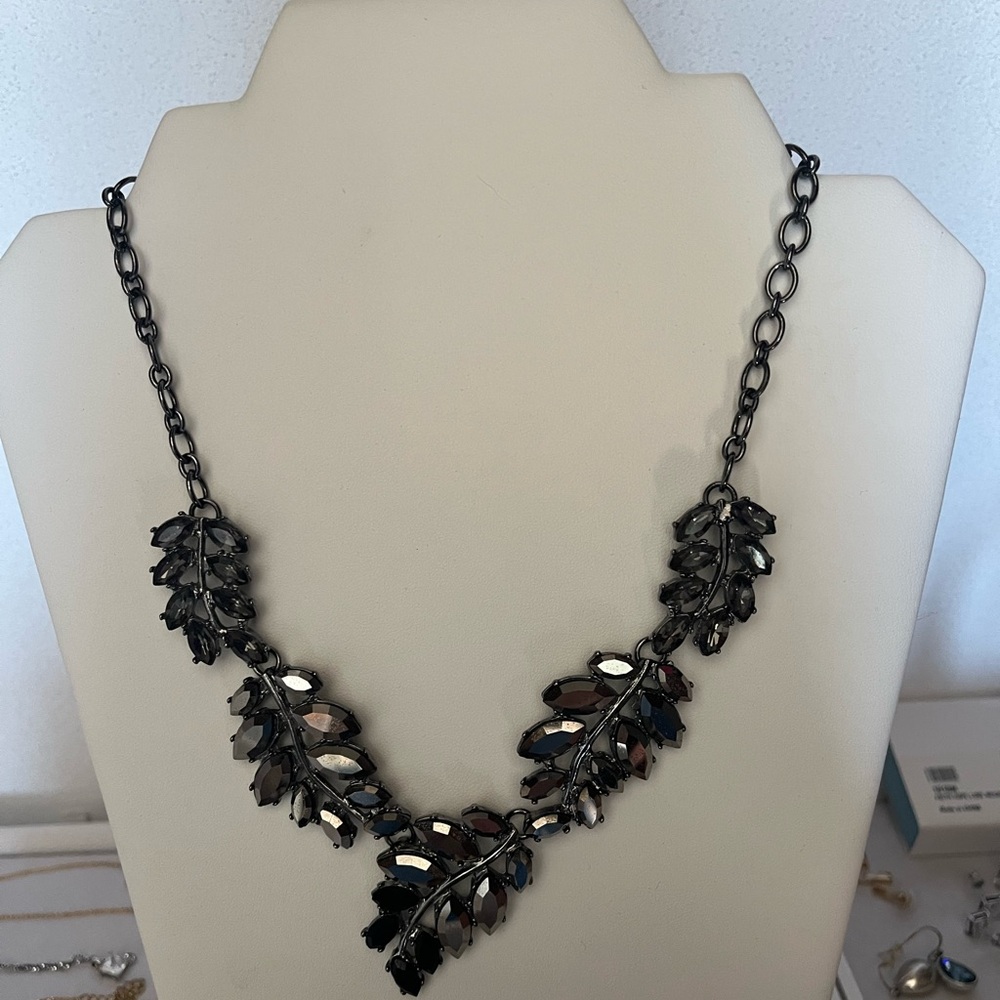 Elegant Black Leaf Necklace